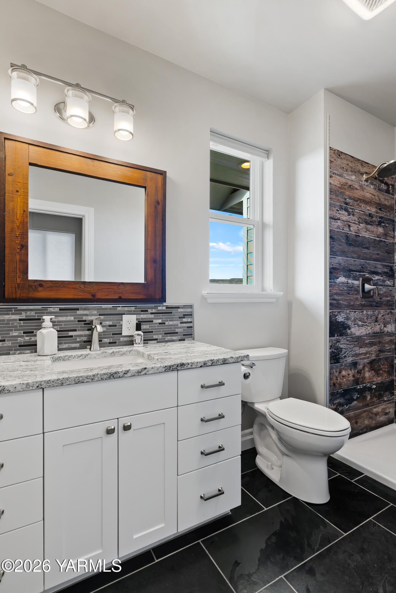 455 Rankin Road Selah, WA 98942 - Photo 35 of 57 0035Bathroom four