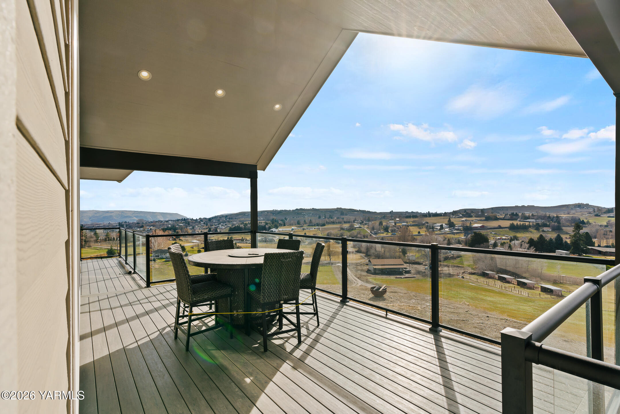 455 Rankin Road Selah, WA 98942 - Photo 39 of 57 a view of a terrace with furniture