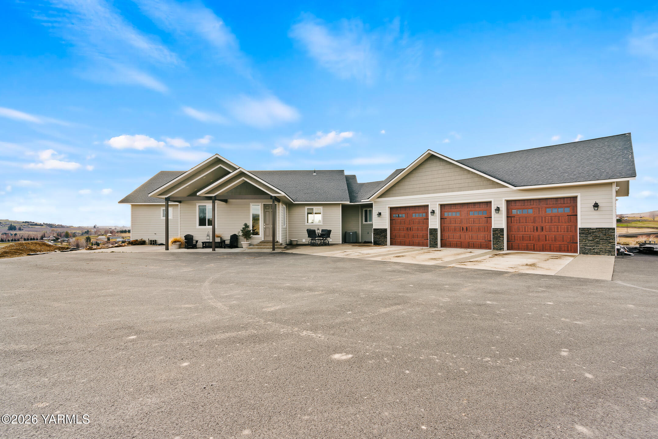 455 Rankin Road Selah, WA 98942 - Photo 51 of 57 0045Massive parking area