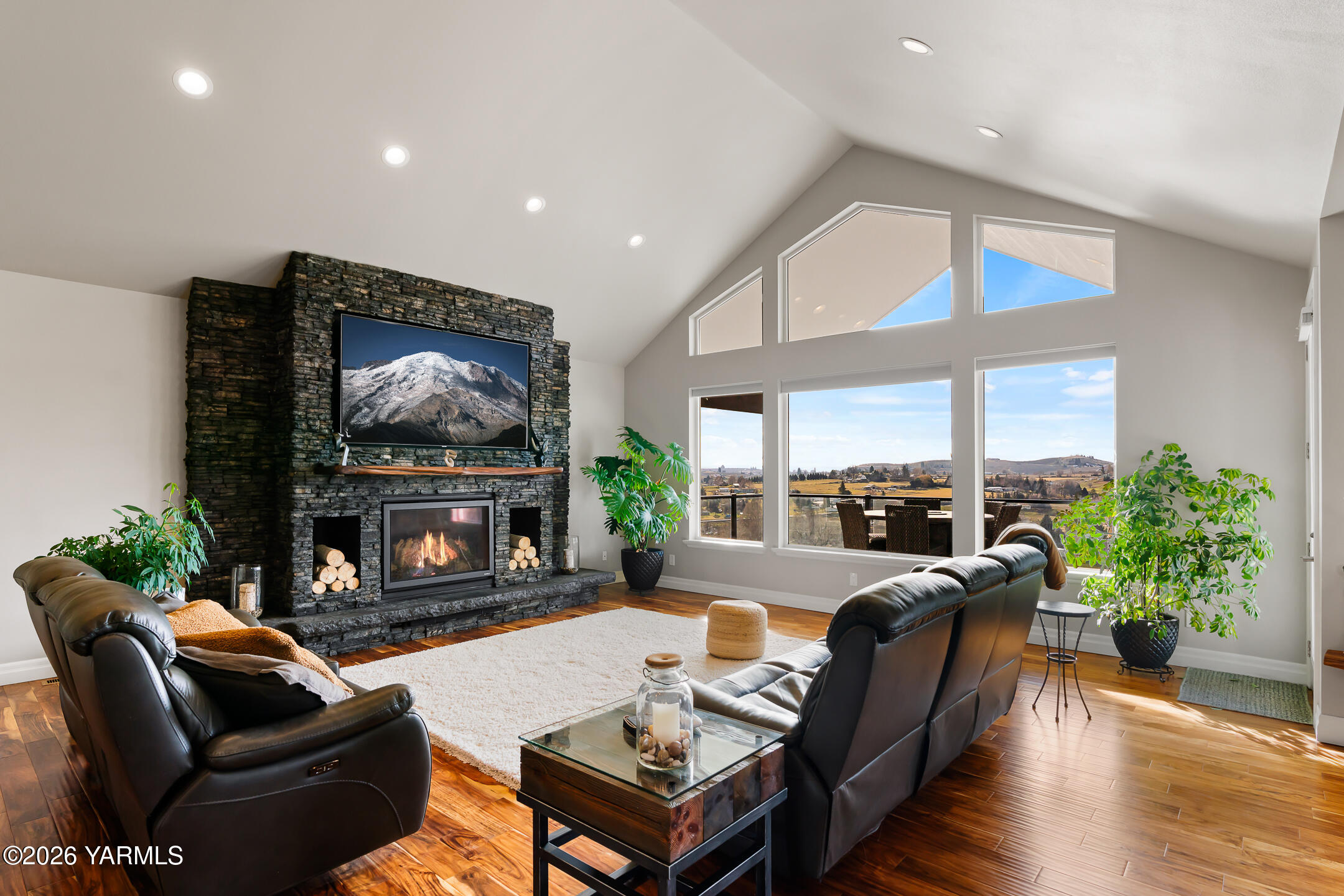 455 Rankin Road Selah, WA 98942 - Photo 6 of 57 006Great room