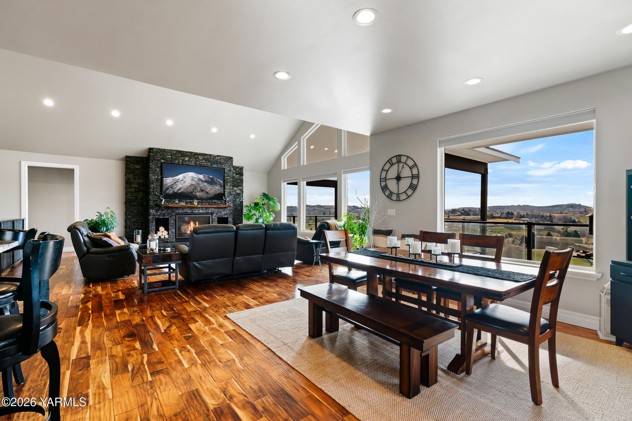 455 Rankin Road Selah, WA 98942 - Photo 9 of 57 009Dining open to Great rm