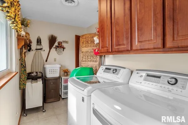 $355,000 | 14201 3100N Road, Virden, IL 62690