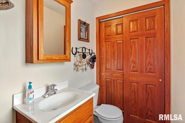 $355,000 | 14201 3100N Road, Virden, IL 62690