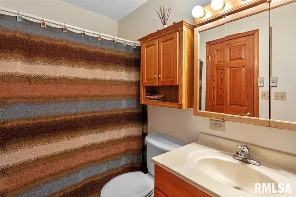 $355,000 | 14201 3100N Road, Virden, IL 62690