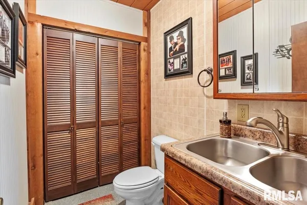 $355,000 | 14201 3100N Road, Virden, IL 62690