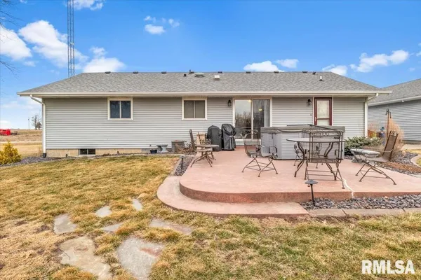 $355,000 | 14201 3100N Road, Virden, IL 62690