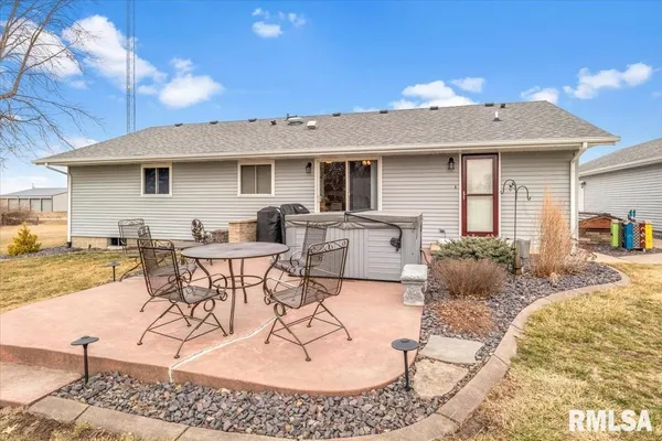 $355,000 | 14201 3100N Road, Virden, IL 62690