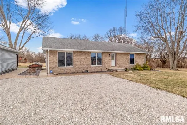 $355,000 | 14201 3100N Road, Virden, IL 62690