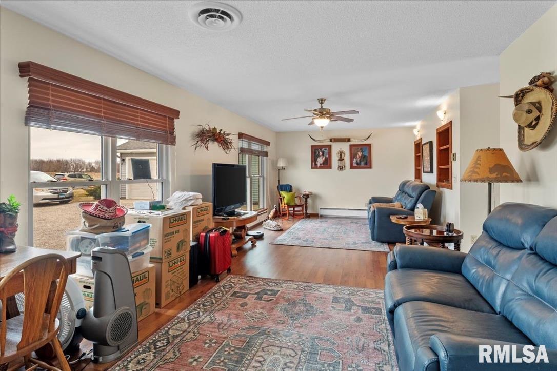 14201 3100N Road Virden, IL 62690 - Photo 5 of 37