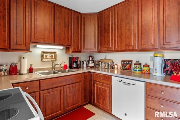 $355,000 | 14201 3100N Road, Virden, IL 62690