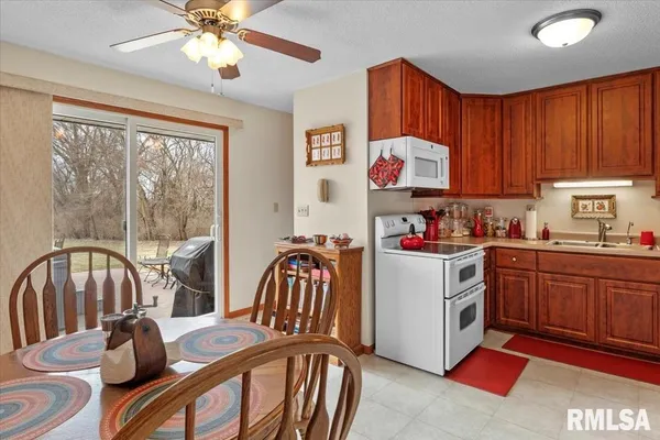 $355,000 | 14201 3100N Road, Virden, IL 62690