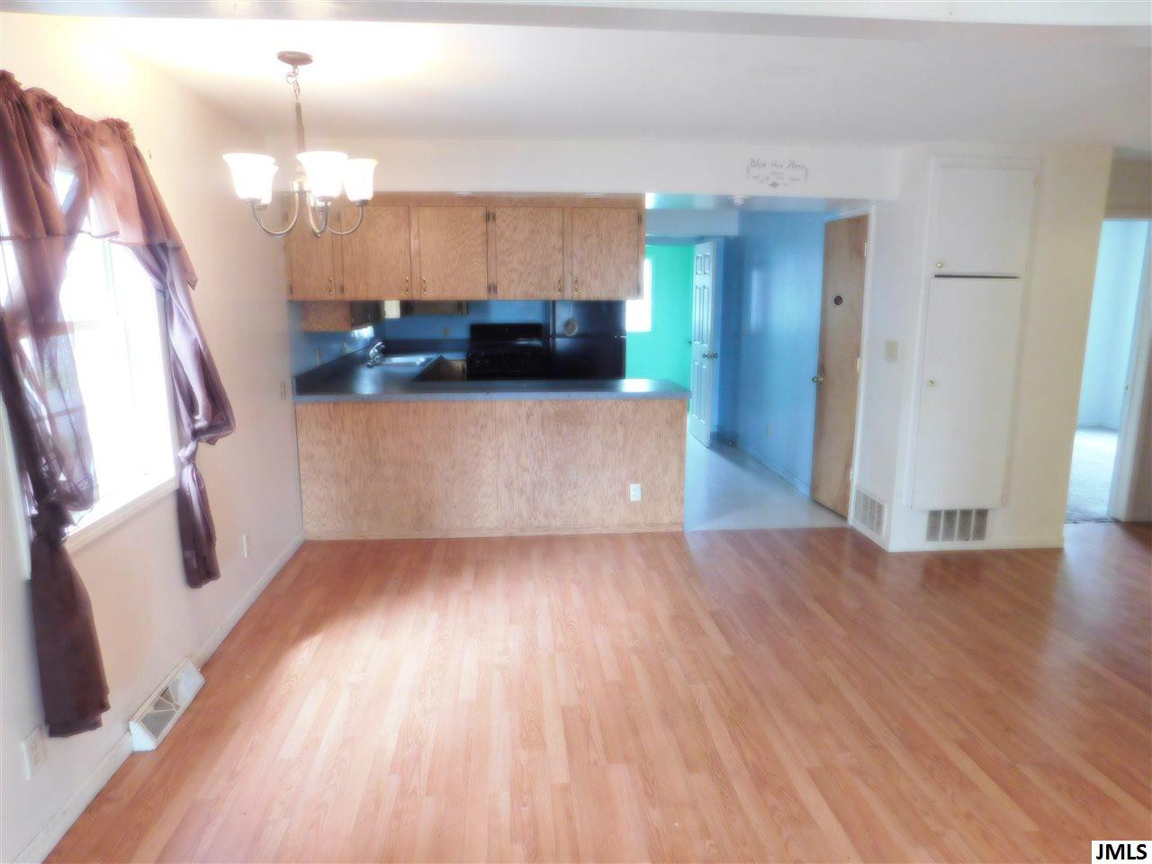 565 Andrew Jackson, MI 49202 - Photo 4 of 15 Photo 4