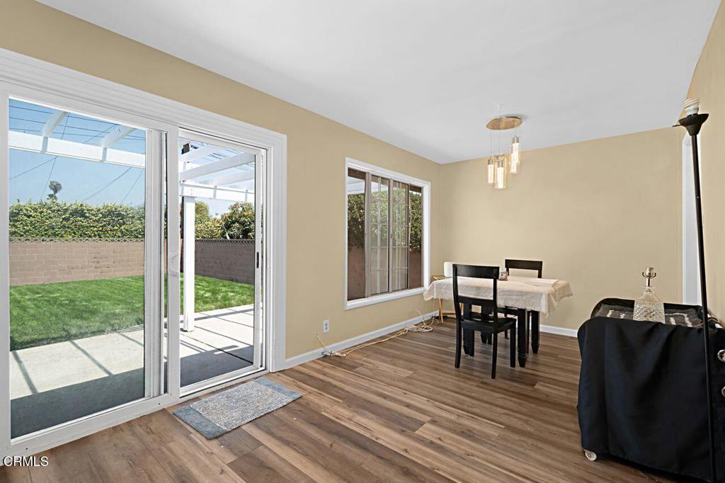 1127 Douglas Avenue Oxnard, CA 93030 - Photo 11 of 41 13_11868677_182519-EM-113