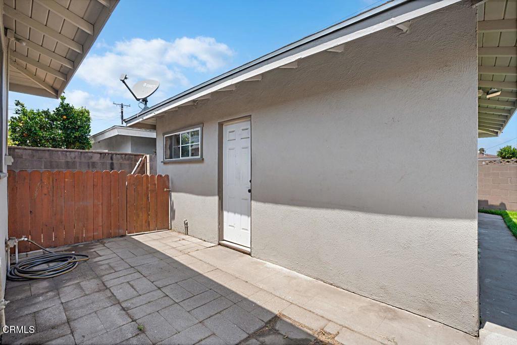 1127 Douglas Avenue Oxnard, CA 93030 - Photo 21 of 41 21_11868687_182519-EM-139