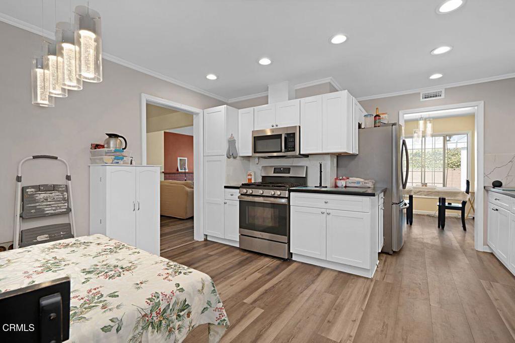 1127 Douglas Avenue Oxnard, CA 93030 - Photo 25 of 41 25_11868691_182519-EM-119