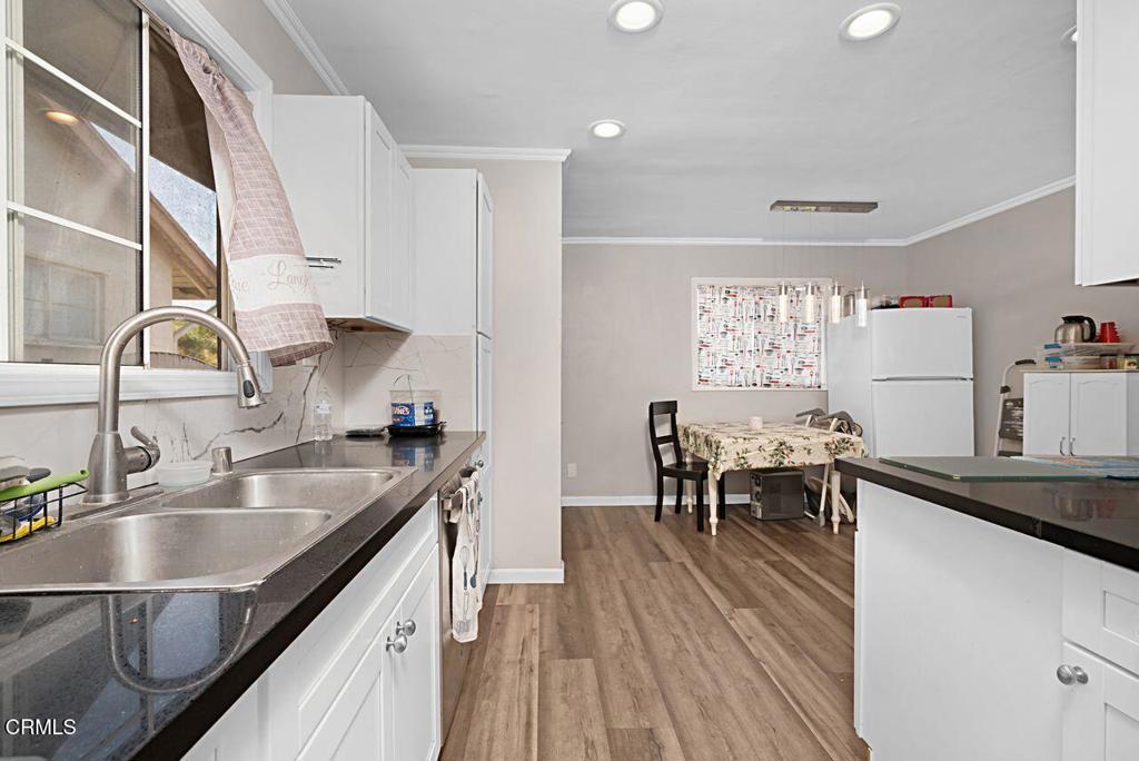 1127 Douglas Avenue Oxnard, CA 93030 - Photo 34 of 41 31_11868699_182519-EM-117