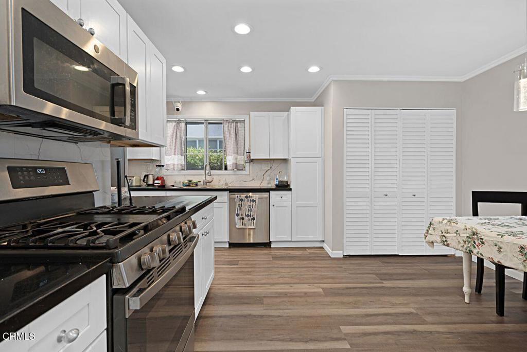 1127 Douglas Avenue Oxnard, CA 93030 - Photo 37 of 41 34_11868702_182519-EM-121