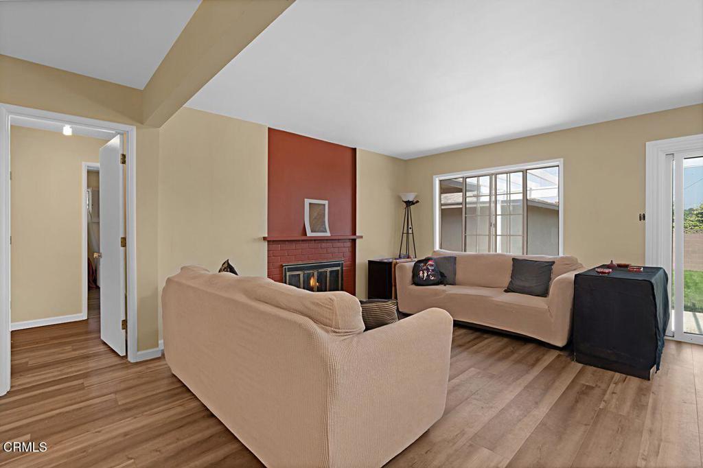 1127 Douglas Avenue Oxnard, CA 93030 - Photo 6 of 41 8_11868672_182519-EM-108