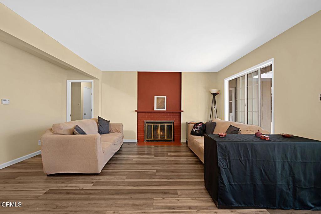 1127 Douglas Avenue Oxnard, CA 93030 - Photo 7 of 41 9_11868673_182519-EM-109