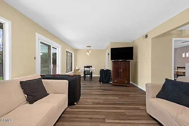 $825,000 | 1127 Douglas Avenue, Oxnard, CA 93030