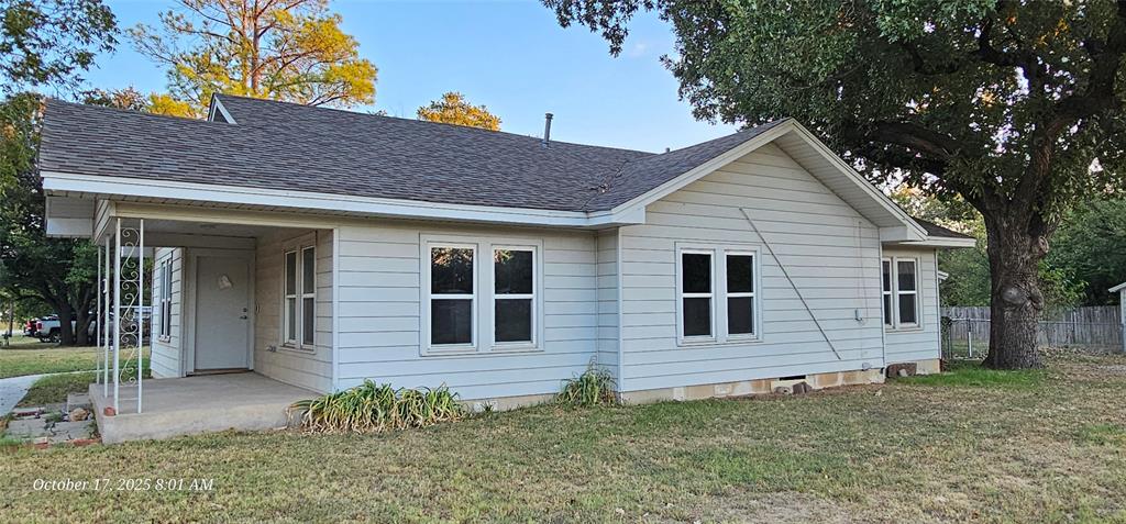 407 Pecan Street Clyde, TX 79510 - Photo 4 of 40 a view of a house with a yard