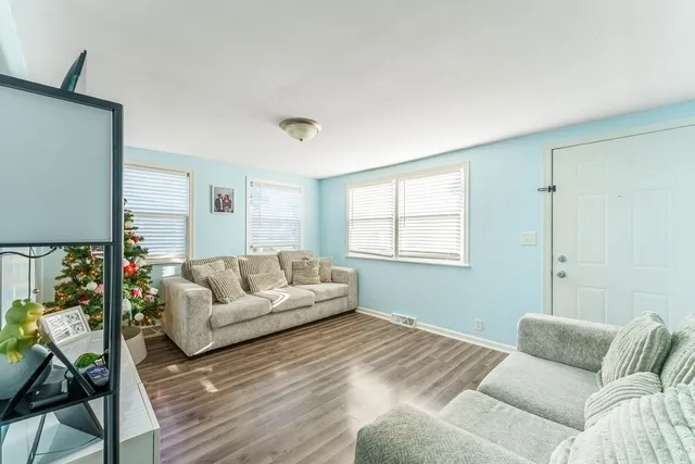 $185,000 | 1214 East Galena Boulevard, Aurora, IL 60505