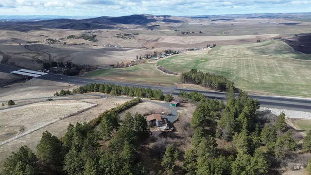 $1,050,000 | 1096 Eid Road, Moscow, ID 83843