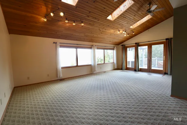 $1,050,000 | 1096 Eid Road, Moscow, ID 83843