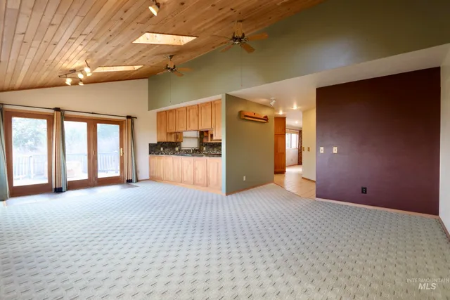 $1,050,000 | 1096 Eid Road, Moscow, ID 83843