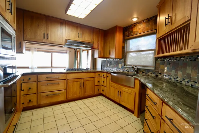 $1,050,000 | 1096 Eid Road, Moscow, ID 83843