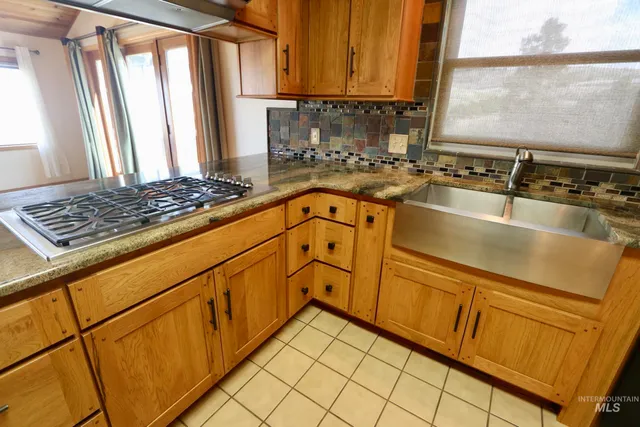 $1,050,000 | 1096 Eid Road, Moscow, ID 83843