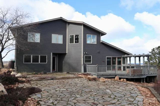 $1,050,000 | 1096 Eid Road, Moscow, ID 83843