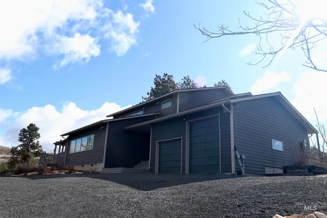 $1,050,000 | 1096 Eid Road, Moscow, ID 83843