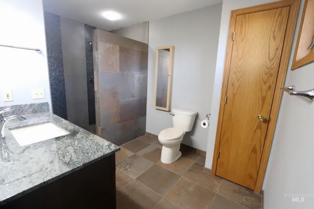 $1,050,000 | 1096 Eid Road, Moscow, ID 83843