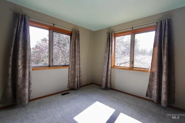 $1,050,000 | 1096 Eid Road, Moscow, ID 83843