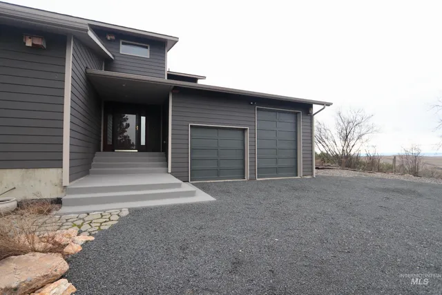 $1,050,000 | 1096 Eid Road, Moscow, ID 83843