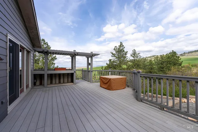 $1,050,000 | 1096 Eid Road, Moscow, ID 83843