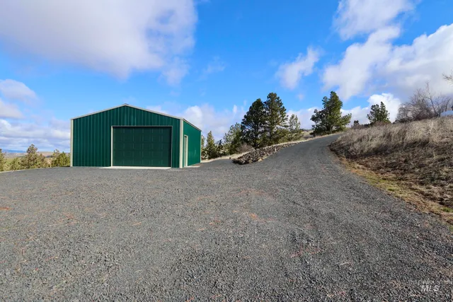 $1,050,000 | 1096 Eid Road, Moscow, ID 83843