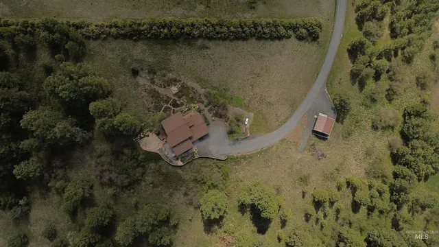 $1,050,000 | 1096 Eid Road, Moscow, ID 83843