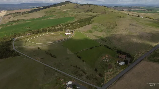 $1,050,000 | 1096 Eid Road, Moscow, ID 83843