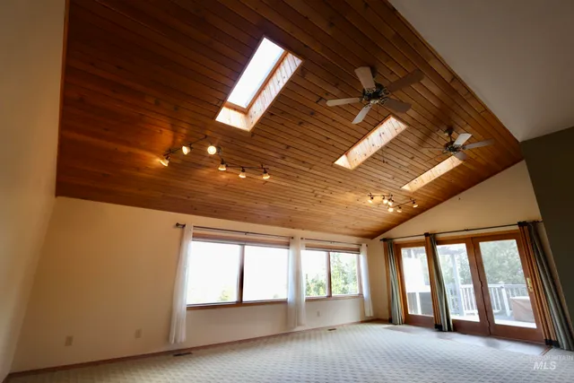 $1,050,000 | 1096 Eid Road, Moscow, ID 83843