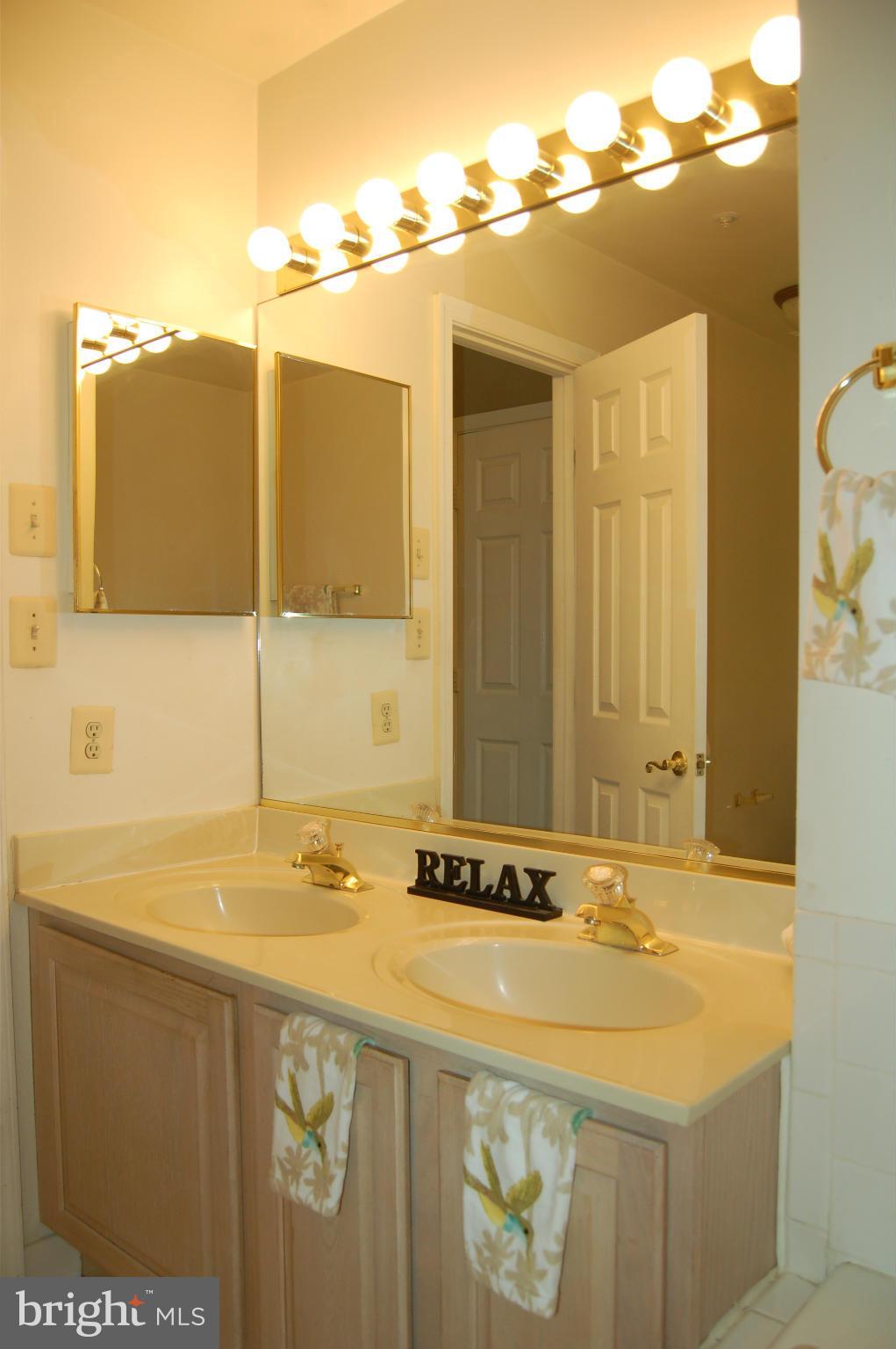 539 Tschiffely Square Road Gaithersburg, MD 20878 - Photo 17 of 30 Bath (Master)
