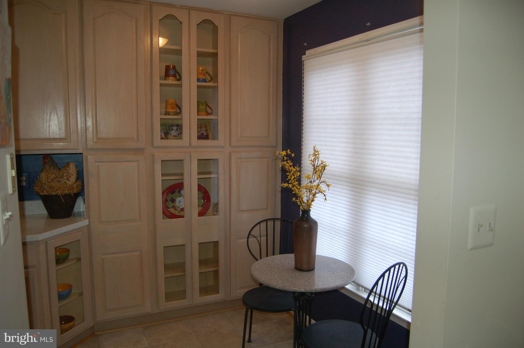 539 Tschiffely Square Road Gaithersburg, MD 20878 - Photo 5 of 30 Kitchen