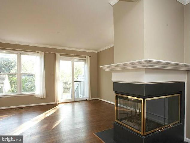 539 Tschiffely Square Road Gaithersburg, MD 20878 - Photo 10 of 30 Living Room