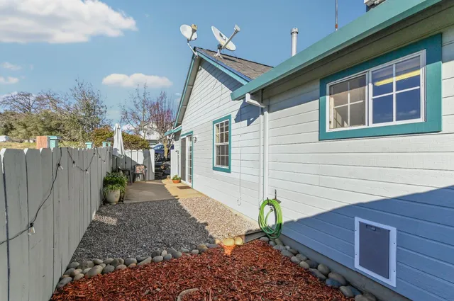 a view of a house with a backyard