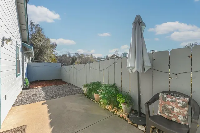 a view of an entryway with sitting area
