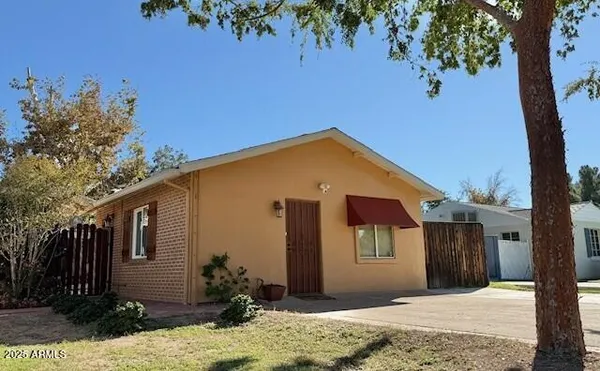 $2,000 | 4219 North 33rd Street, Unit REAR, Phoenix, AZ 85018