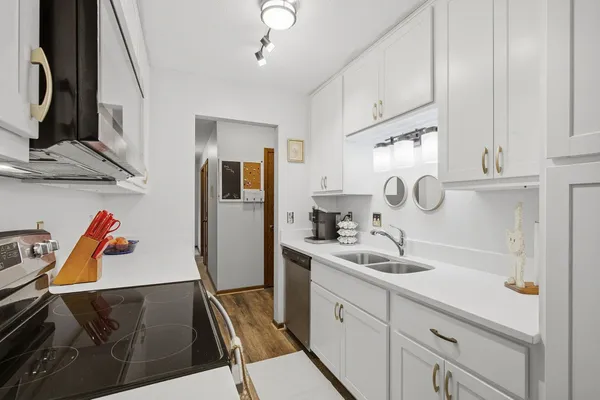$170,000 | 255 Westview Drive, Unit 308, West St. Paul, MN 55118
