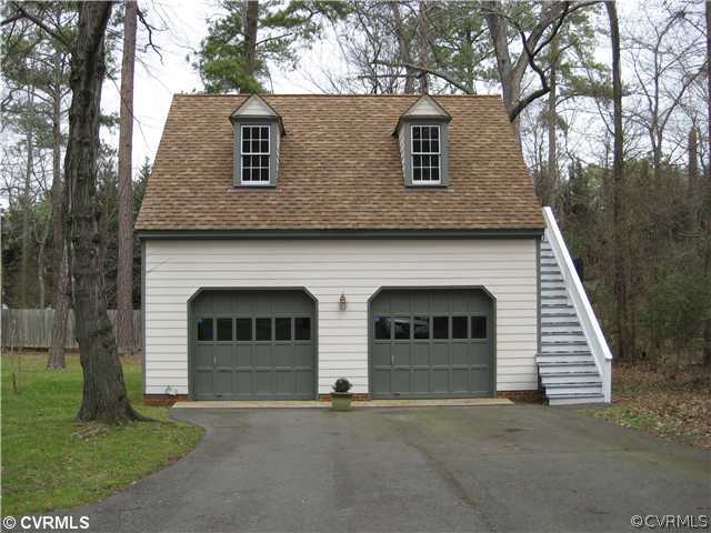 10830 Cherokee Road Midlothian, VA 23113 - Photo 4 of 17 a front view of a house with garage