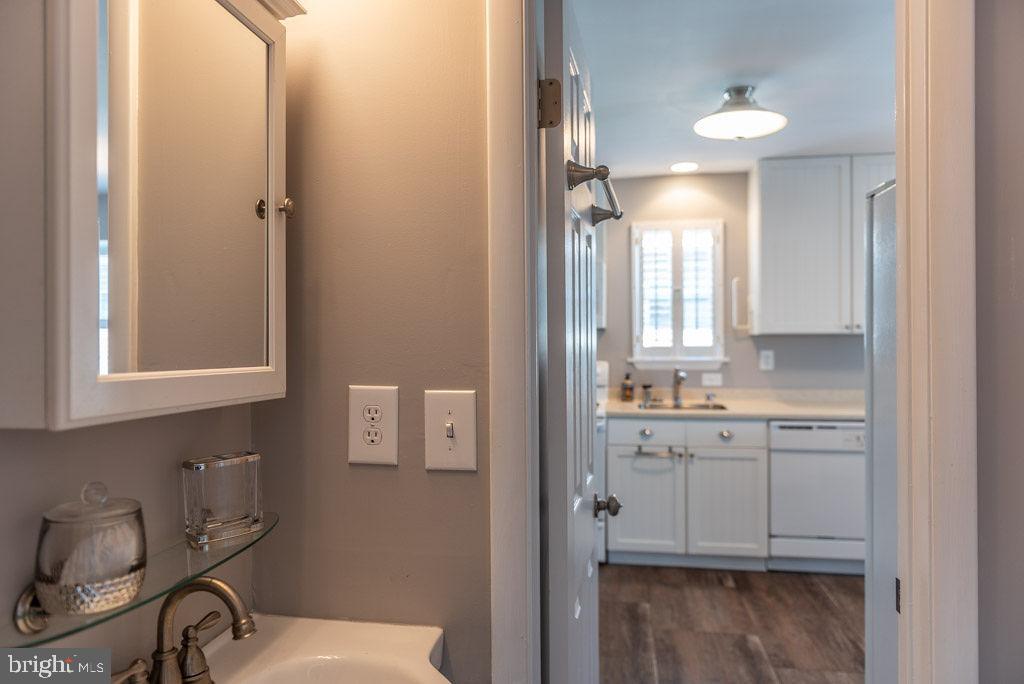 13903 Sailing Road Ocean City, MD 21842 - Photo 28 of 70 Master Bath entry to Kitchen